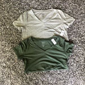 2 NWT Gap t-shirts (medium)